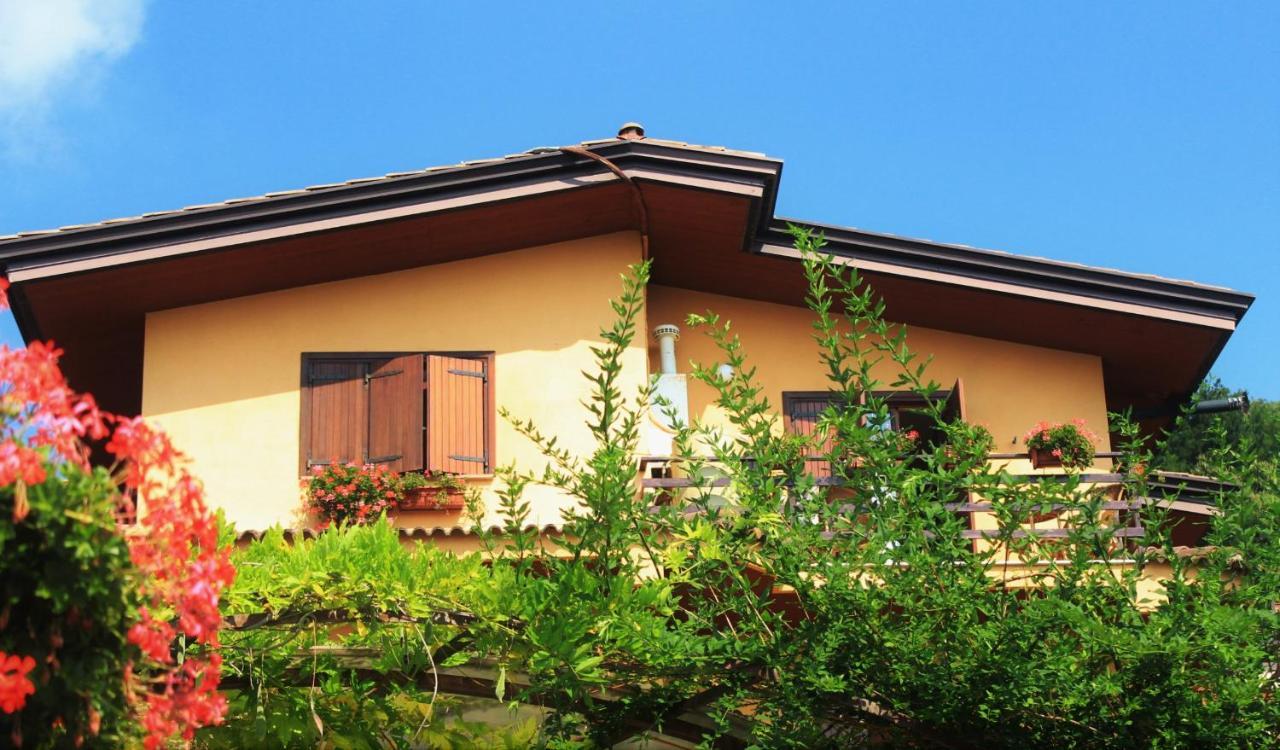 Mansarda Fiorita Bed & Breakfast Abatemarco Exterior photo