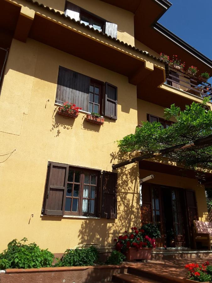 Mansarda Fiorita Bed & Breakfast Abatemarco Exterior photo